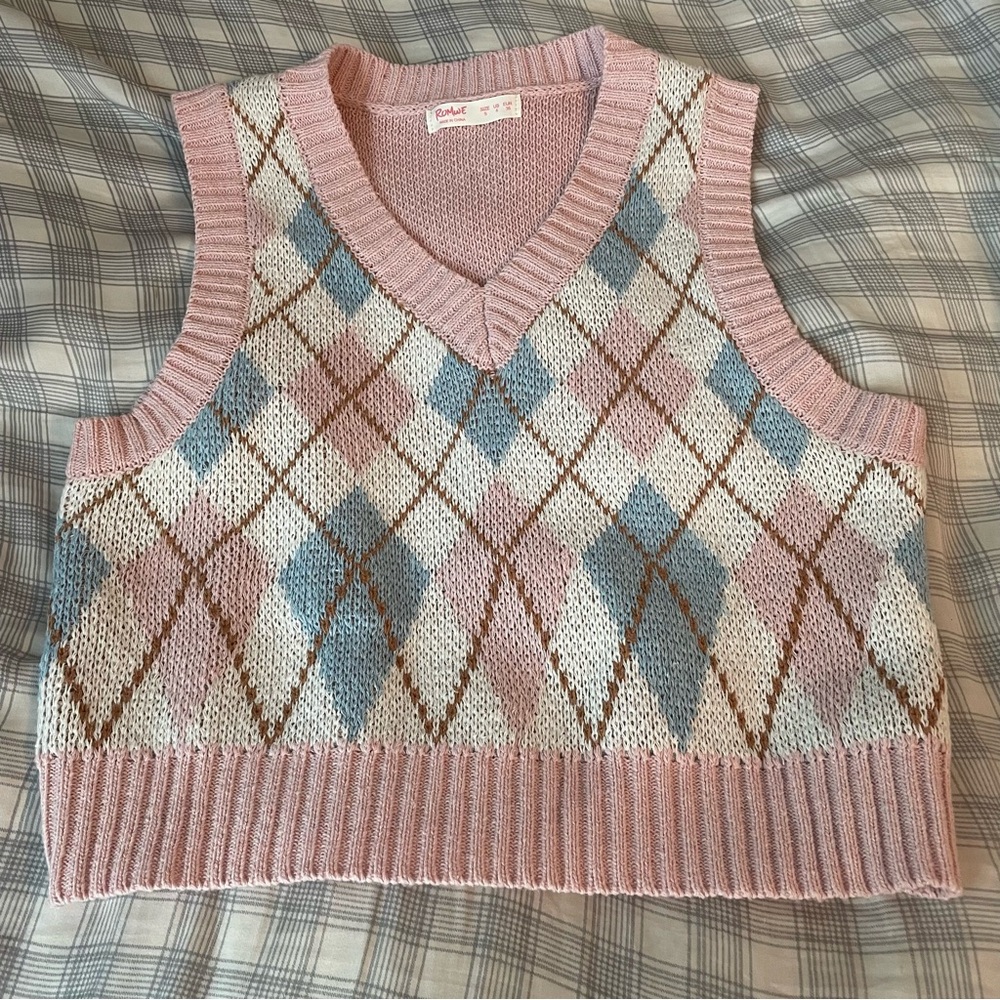 ROMWE Pink and Blue V-Neck Argyle Sweater